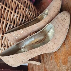 Sofft Eurosoft Pump Women’s Size 10 Tan Cork Upper Gold Fleck Accents